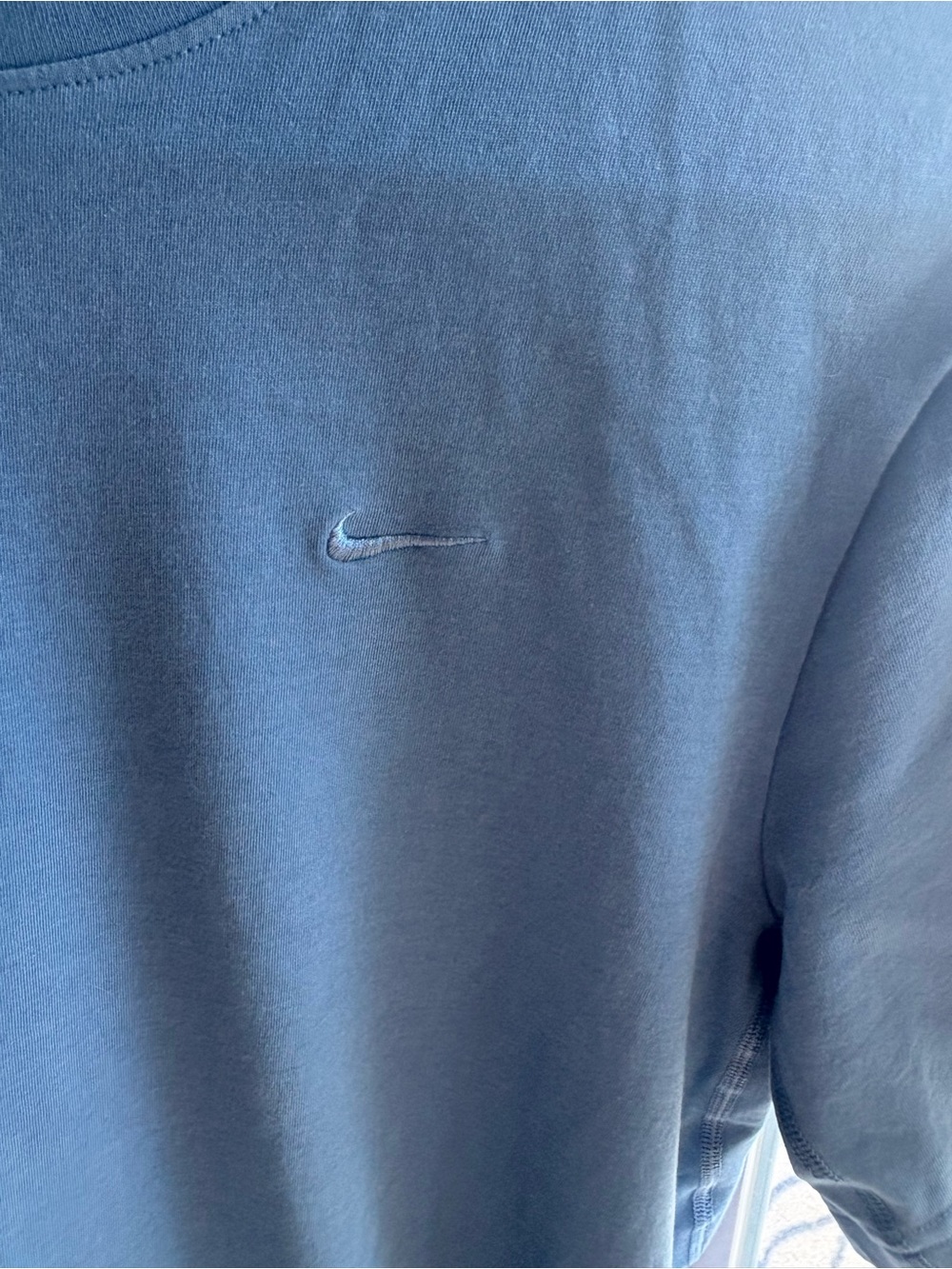 Men’s size medium shirt - Picture 2 of 3
